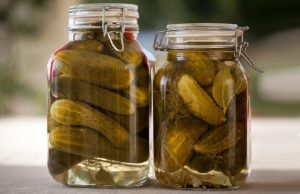 خیارشور چی بخریم؟ سوپرمارکت و فست فود