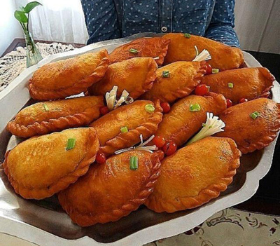 پیراشکی سوسیس و سیب‌زمینی