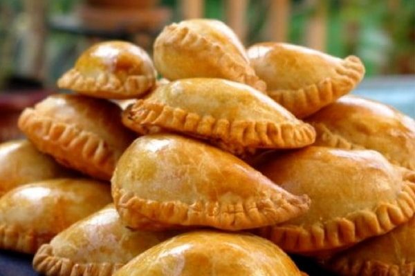 طرز تهیه پیراشکی پیتزایی با ژامبون مرغ 90%